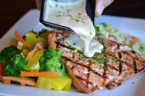 Privatveranstaltungen, Gäste, Parkplätze, Speisen, Hotel, Gastgewerbe, Mittagessen, Abendessen, Außenbereich, WLAN, Besucher, deutsche Küche, Schneifelstraße 29, 53937 Schleiden-Olef, Service, Hochzeiten, Barrierefrei, Hunde erlaubt, Hotel und Restaurant Hermanns